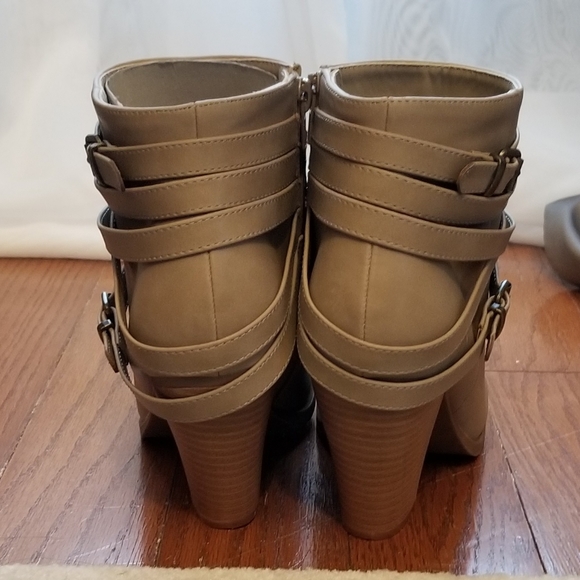 NIB Liliana Vegan Leather Booties SIZE 6 ONLY! - Picture 4 of 4
